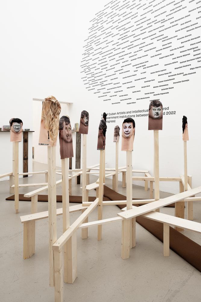 Installation zu zensierten Künstlern in Kuba von Instar, Documenta-Halle, Kassel, 2022