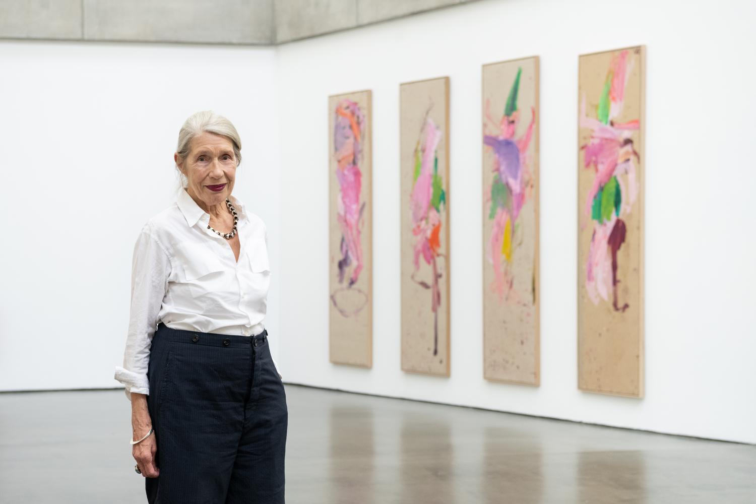 Martha Jungwirth in ihrer Ausstellung in der Kunsthalle Düsseldorf, die dort bis November zu sehen sein wird