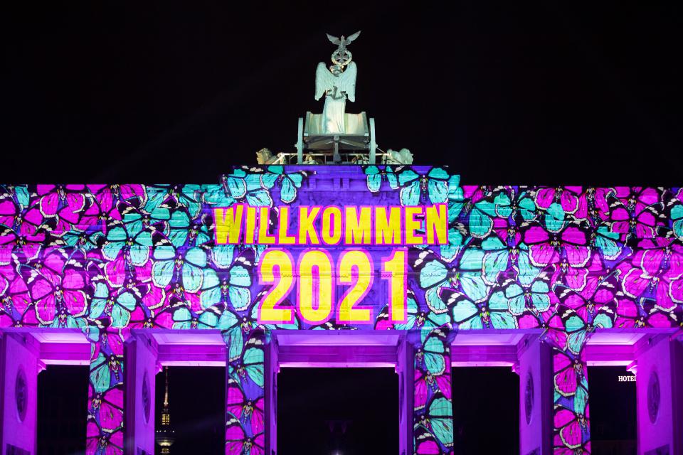 Was bringt 2021? Projektion auf dem Brandenburger Tor 