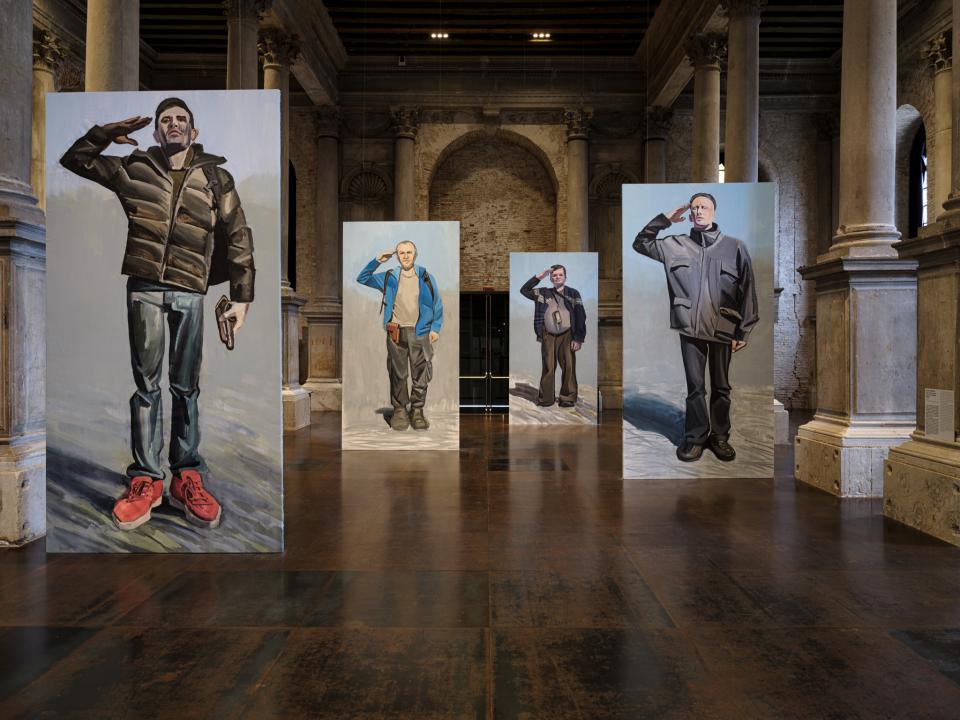 Lesia Khomenko, aus der Serie "Max in the army", 2022. Ansicht Venedig-Biennale 2022 