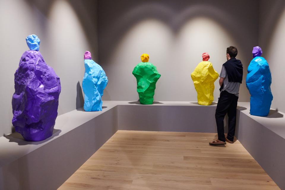 Die Gladstone Gallery verkaufte neun Skulpturen von Ugo Rondinone für je 300.000 Dollar