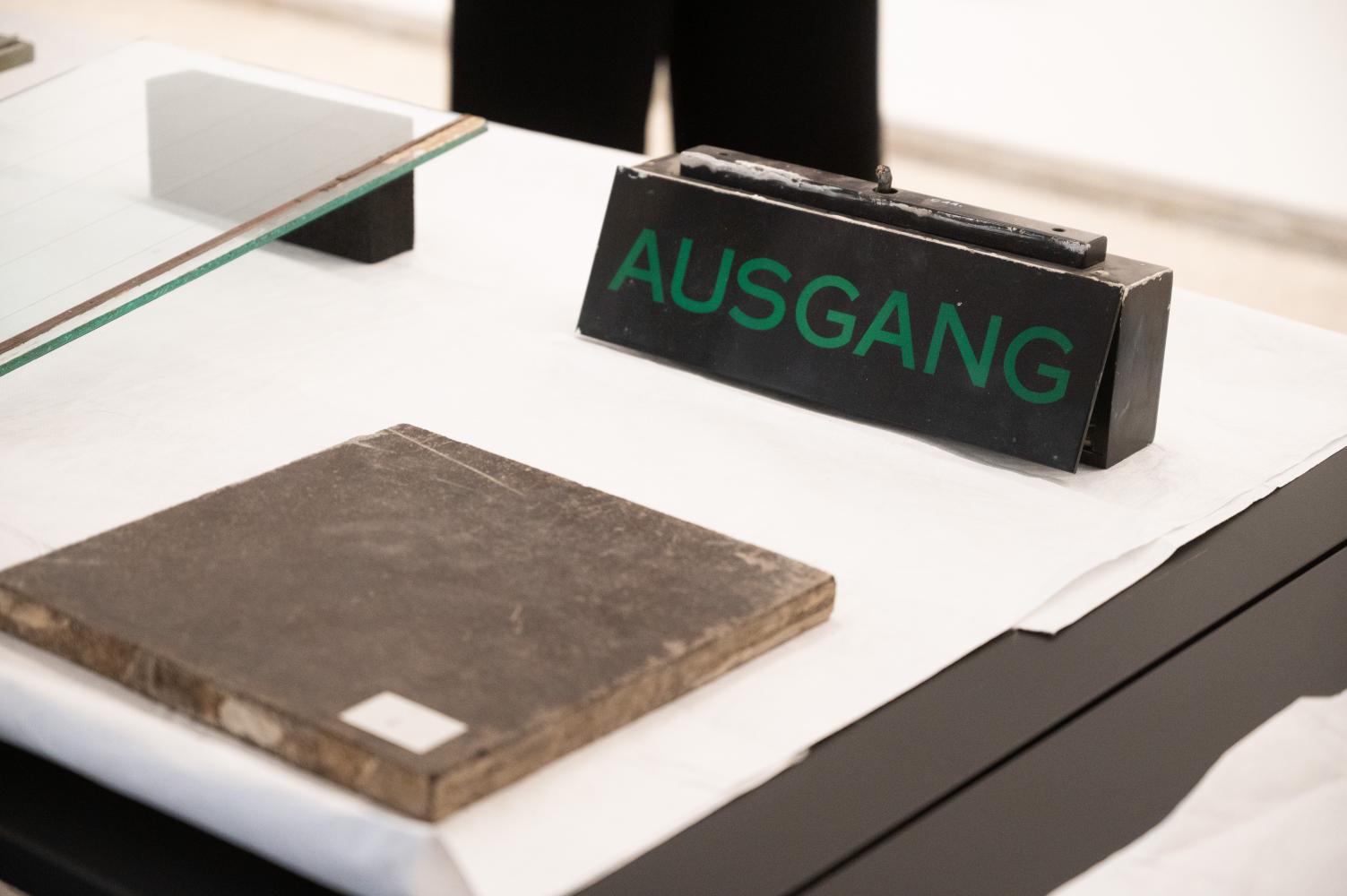 Originaler Bauteile aus der Neuen Nationalgalerie werden an das Bauforschungsarchiv der Stiftung Bauhaus Dessau übergeben