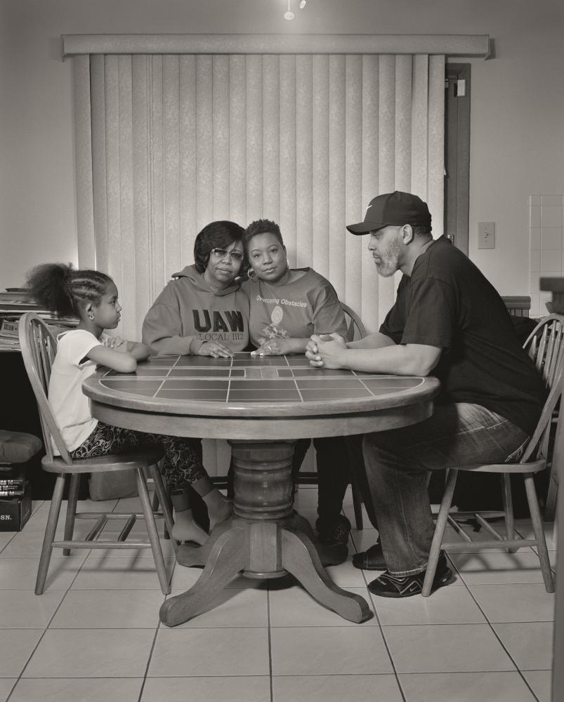 Sherria Duncan and her family at the kitchen table