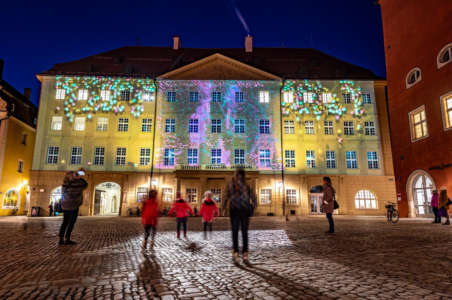 Eine Illumination der Lichtkünstler "Die Bildmaschine" am Thon-Dittmer-Palais, Regensburg